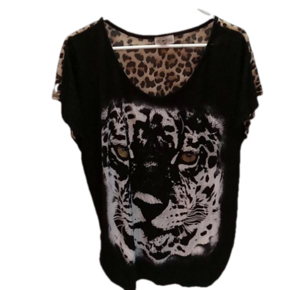 ( 34)  FREE KISSES LEOPARD PRINT SHORT SLEEVES TSHIRT SIZE 2X LIGHTWEIGHT